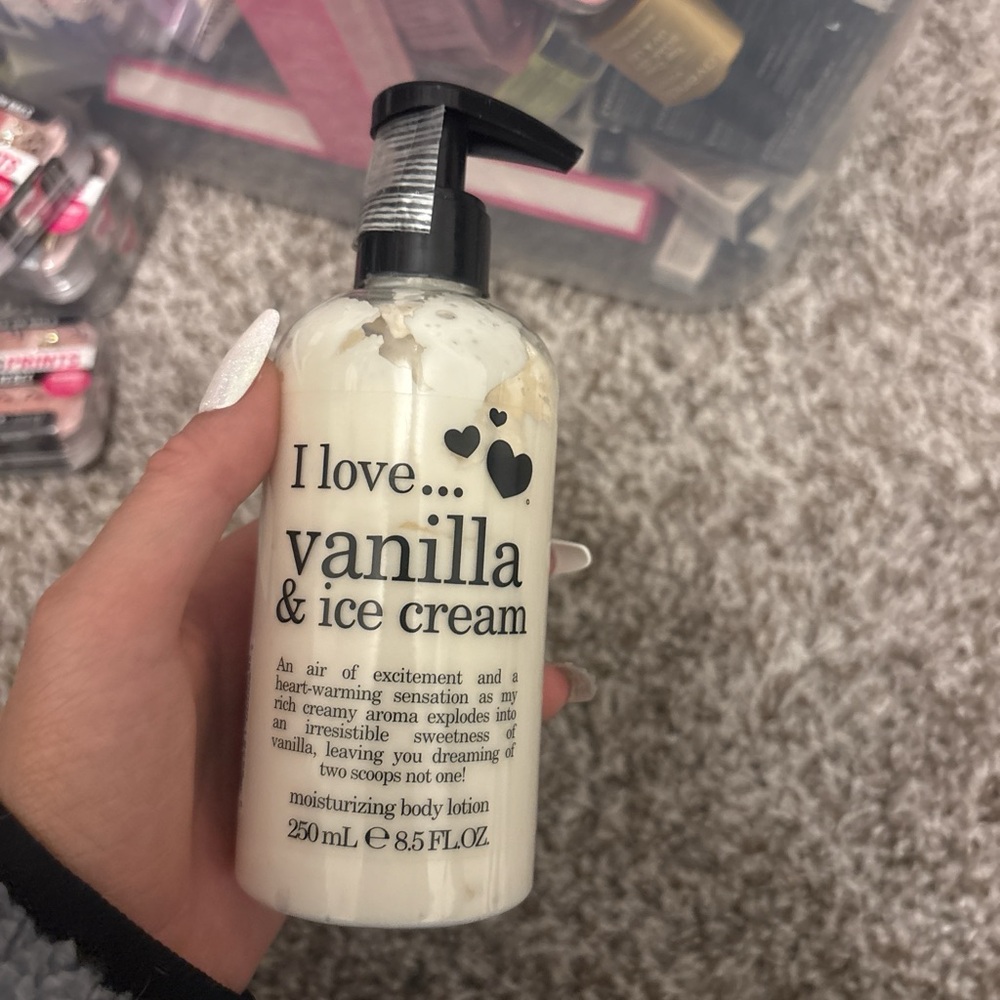 Love Vanilla & Ice Cream Moisturizing Body Lotion - Cream & Black